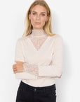 Hochgeschnittenes Langarmshirt mit Spitze in Creme