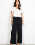 Banu Hose in Schwarz