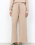 Banu Hose in hellem Camel