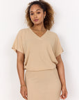 Shirt mit V-Ausschnitt in Beige