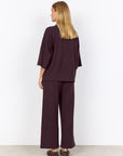 Banu Shirt mit hohem Ausschnitt in Aubergine