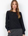 Longshirt mit zartem Wellenmuster in Schwarz