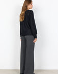 Longshirt mit zartem Wellenmuster in Schwarz
