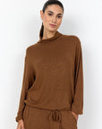 Weicher Pullover mit hohem Kragen in Toffee