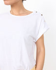 Shirt mit Knopfleiste an Schulter in Weiß