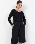 Knielange Banu Hose in Schwarz