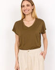 Basic Shirt mit V-Auschnitt in Olive