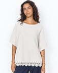 Leichter Pullover mit Spitzeneinsatz