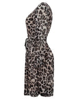 Plissiertes Leo-Kleid mit Taillengürtel