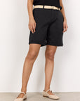 Shorts mit geflochtenem Gürtel in Schwarz