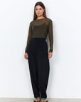 Banu Hose mit lässigem Schnitt in Schwarz