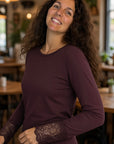 Longshirt mit Spitze in Aubergine
