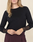 Langarmshirt mit Spitzendetails in Schwarz