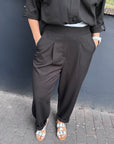 Edle Hose mit plissierter Vorderseite