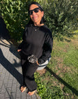 Pullover mit floraler Spitze an den Ärmeln in Schwarz