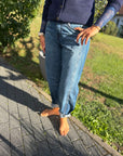 Barrel Jeans mit Nähten in Mittelblau
