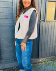 Hochgeschnittenes Langarmshirt mit Spitze in Grau