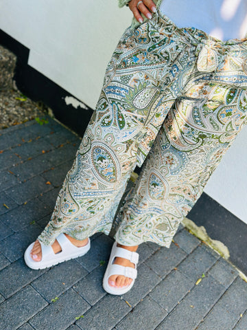 Sommerhose mit Paisleymuster