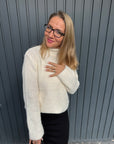 Strickpullover mit Stehkragen in Creme