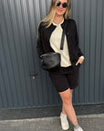 Bermuda Shorts in Leinenoptik in Schwarz