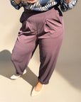 Edle Hose mit plissierter Vorderseite in Aubergine