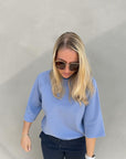 Banu Shirt mit hohem Ausschnitt in Blau