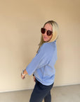 Banu Shirt mit hohem Ausschnitt in Blau