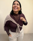 Hochgeschnittenes Longshirt mit Spitze in Aubergine