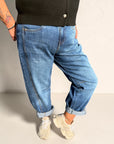 Barrel Jeans mit Nähten in Mittelblau