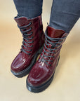 Lackboots mit Plateausohle in Bordeaux