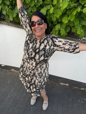 Viskose Kleid mit abstraktem Print