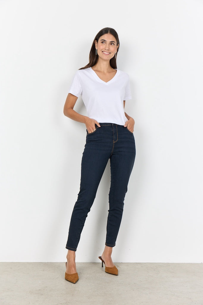 Jeans 10B dunkle Waschung mit auffälligen Nähten