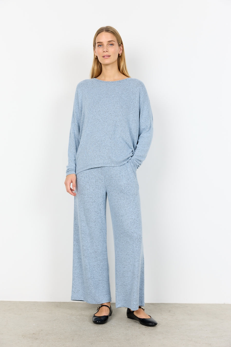 Weicher Pullover in Hellblau-meliert