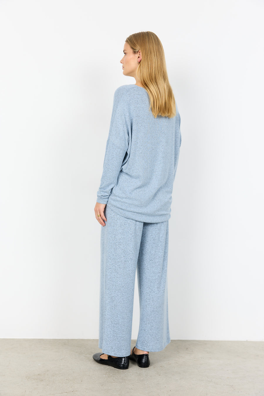 Weicher Pullover in Hellblau-meliert