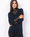 Langarmshirt mit Spitzenkragen in Schwarz