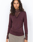 Hochgeschnittenes Longshirt mit Spitze in Aubergine