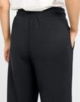 Banu Hose in Schwarz