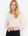 Langarmshirt mit Spitzendetails in Creme