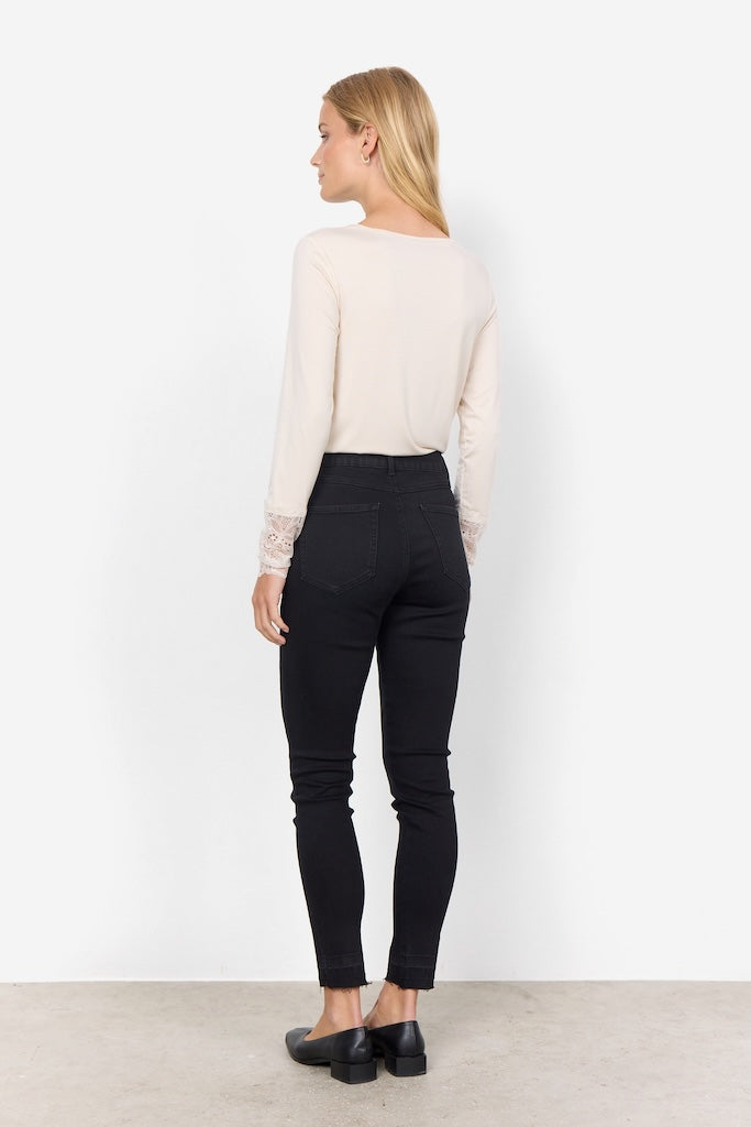 Langarmshirt mit Spitzendetails in Creme