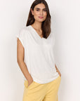 Shirt mit V-Ausschnitt in Weiß