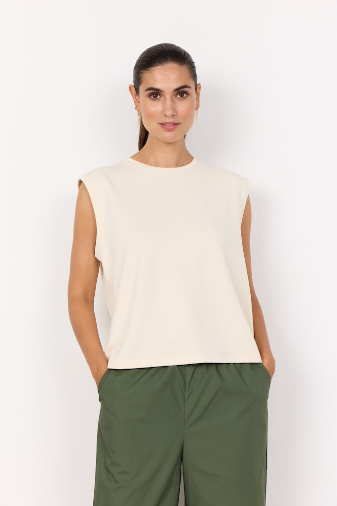 Banu Top in creme