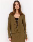 Strickjäckchen mit Schleifen in Olive