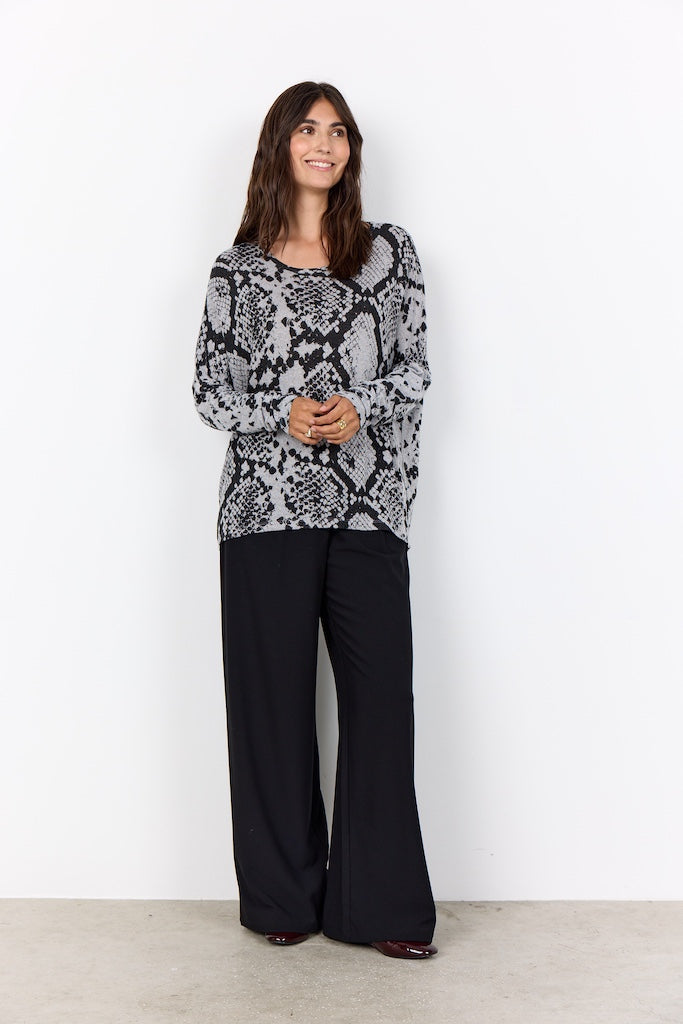 Pullover mit Schlagenmuster in grau