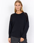 Sweartshirt in Schwarz mit Spitze an den Schultern