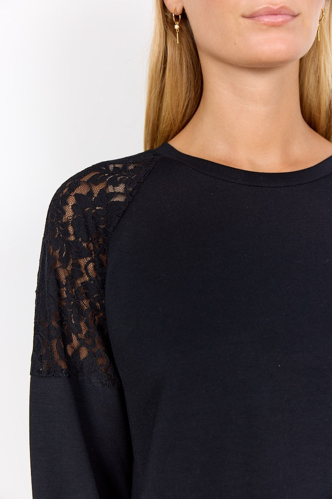 Sweartshirt in Schwarz mit Spitze an den Schultern