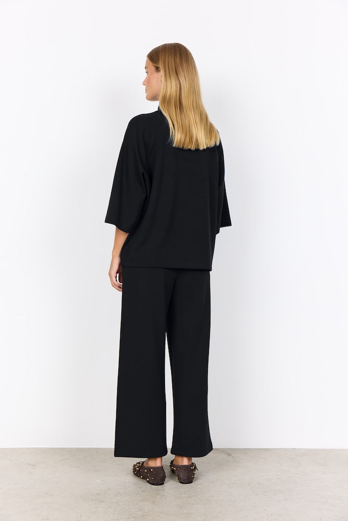 Banu Shirt mit 3/4 Ärmel und hohem Ausschnitt in schwarz