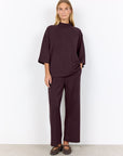 Banu Shirt mit hohem Ausschnitt in Aubergine