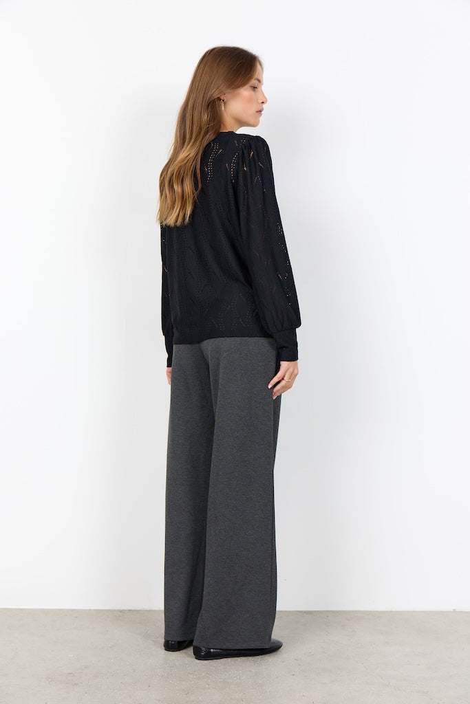 Longshirt mit zartem Wellenmuster in Schwarz