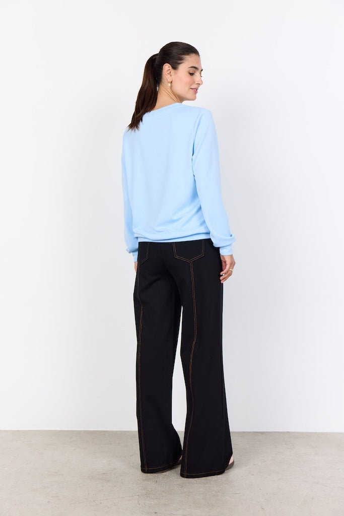 Banu Pullover mit Aufschrift in Hellblau