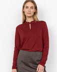 Bluse mit gerüschtem Kragen in Bordeaux